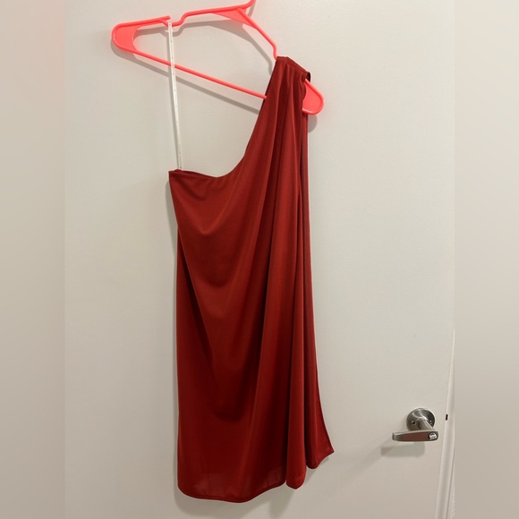 🍁Boston Proper Sangria One Shoulder Asymmetrical Dress - Picture 2 of 9